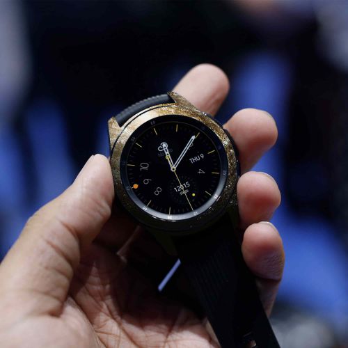 Samsung_Galaxy Watch 42mm_Universe_by_NASA_1_4